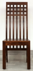 drewniane_krzeslo_z_kratowanym_oparciem