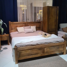 Drewniane ozdobne łóżko NEW YORK w kolorze toffi 160x200